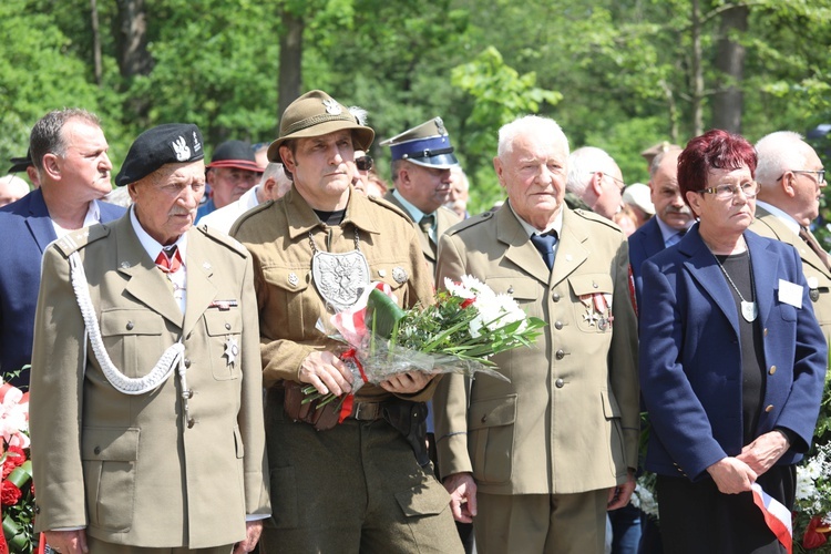 Poświęcenie pomnika pomordowanych żołnierzy "Bartka" w Starym Grodkowie