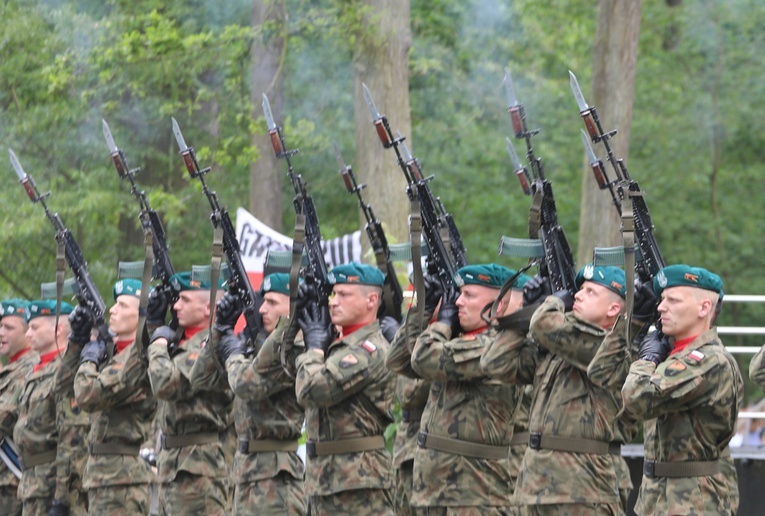 Poświęcenie pomnika pomordowanych żołnierzy "Bartka" w Starym Grodkowie