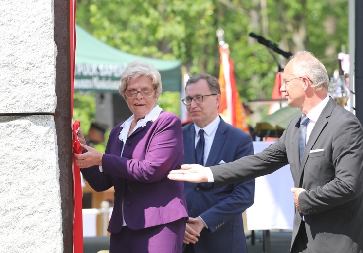 Poświęcenie pomnika pomordowanych żołnierzy "Bartka" w Starym Grodkowie