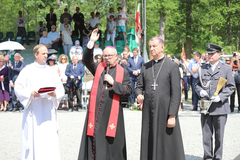 Poświęcenie pomnika pomordowanych żołnierzy "Bartka" w Starym Grodkowie