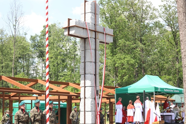 Poświęcenie pomnika pomordowanych żołnierzy "Bartka" w Starym Grodkowie