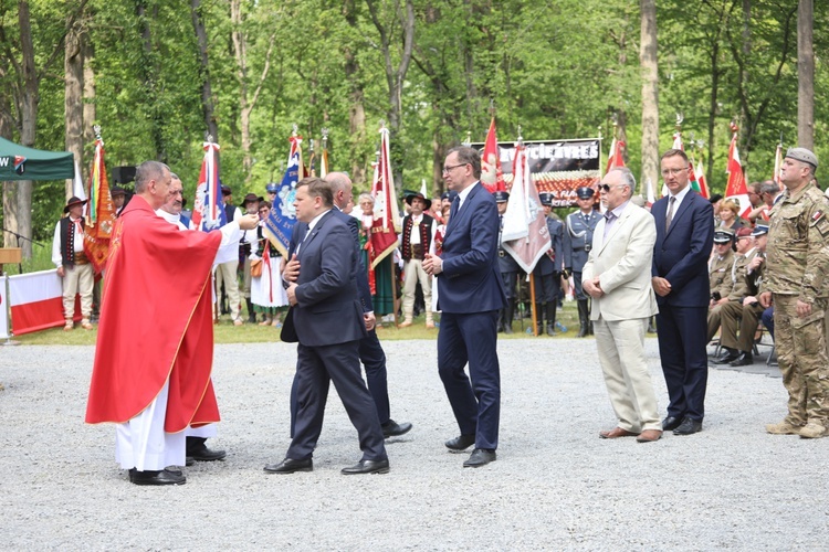 Poświęcenie pomnika pomordowanych żołnierzy "Bartka" w Starym Grodkowie