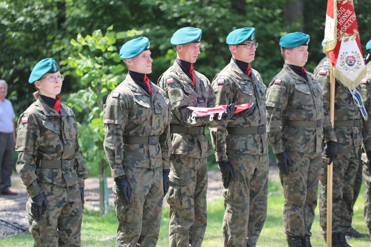 Poświęcenie pomnika pomordowanych żołnierzy "Bartka" w Starym Grodkowie