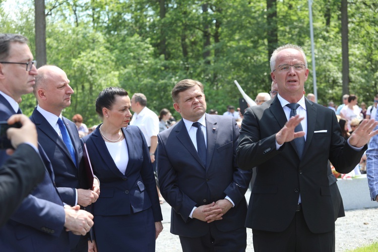 Poświęcenie pomnika pomordowanych żołnierzy "Bartka" w Starym Grodkowie