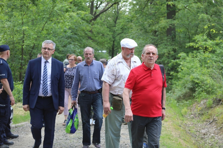 Poświęcenie pomnika pomordowanych żołnierzy "Bartka" w Starym Grodkowie