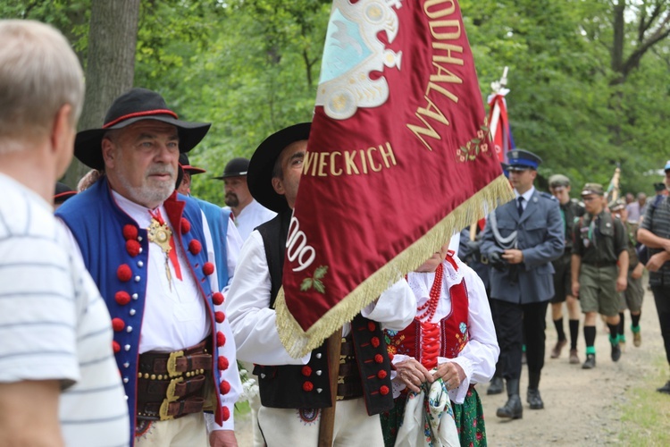 Poświęcenie pomnika pomordowanych żołnierzy "Bartka" w Starym Grodkowie