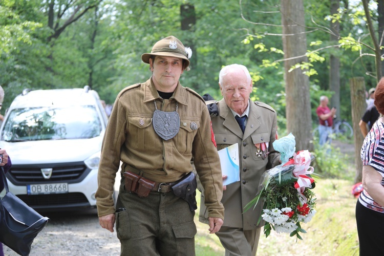 Poświęcenie pomnika pomordowanych żołnierzy "Bartka" w Starym Grodkowie