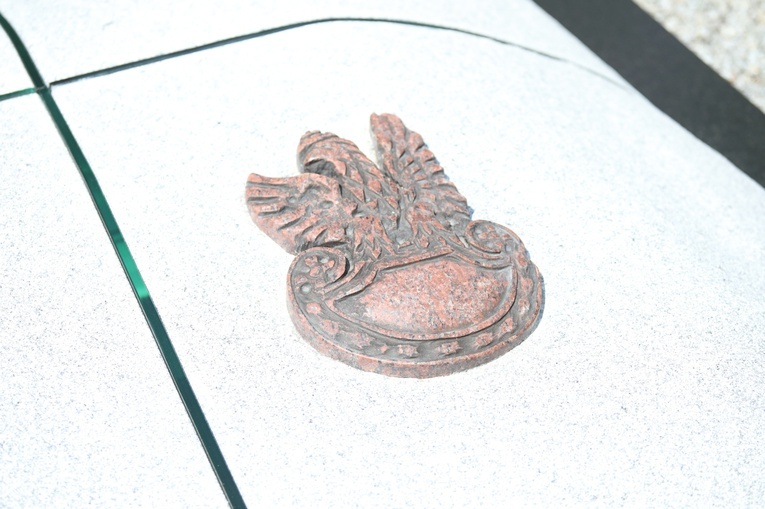 Poświęcenie pomnika pomordowanych żołnierzy "Bartka" w Starym Grodkowie