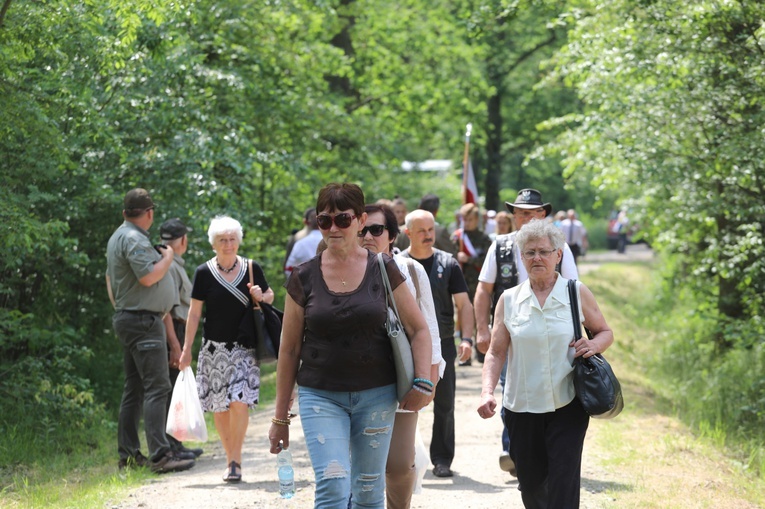 Poświęcenie pomnika pomordowanych żołnierzy "Bartka" w Starym Grodkowie