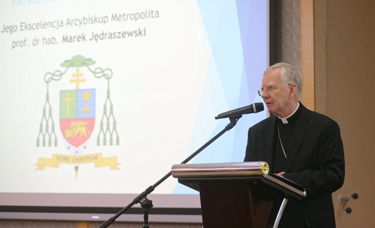 Abp Jędraszewski: Duszą państwa jest małżeństwo i rodzina, przepisy nie mogą tego zabijać