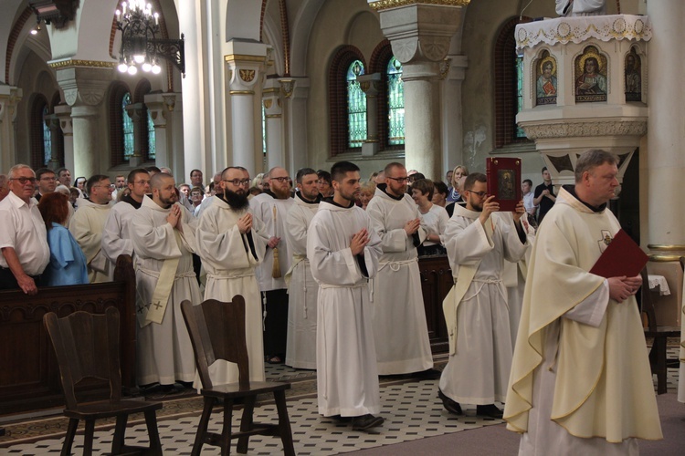 Panewniki. Święcenia u franciszkanów i cystersów