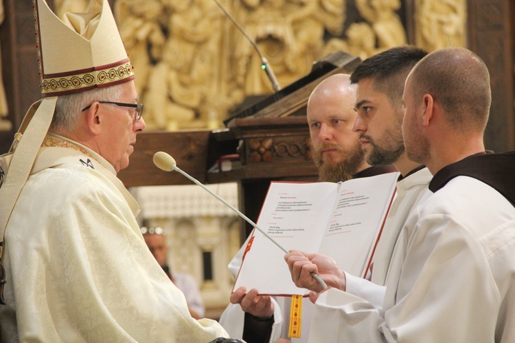 Panewniki. Święcenia u franciszkanów i cystersów