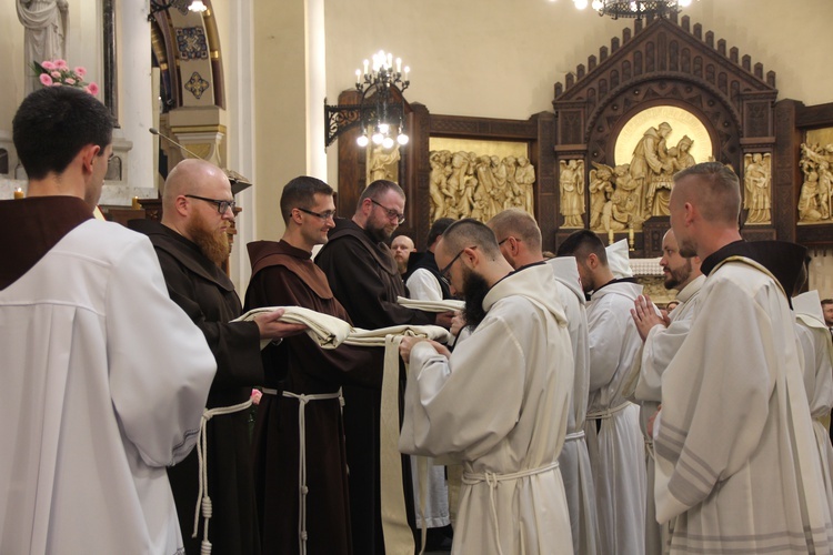 Panewniki. Święcenia u franciszkanów i cystersów