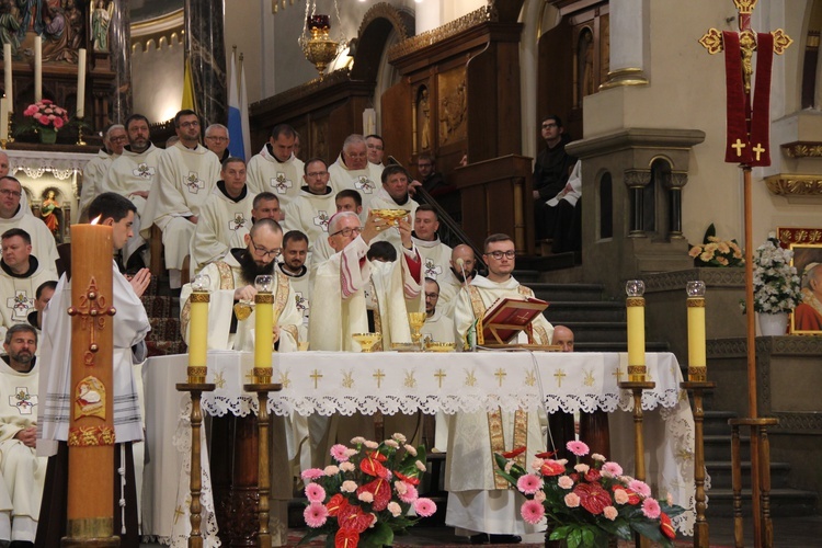 Panewniki. Święcenia u franciszkanów i cystersów