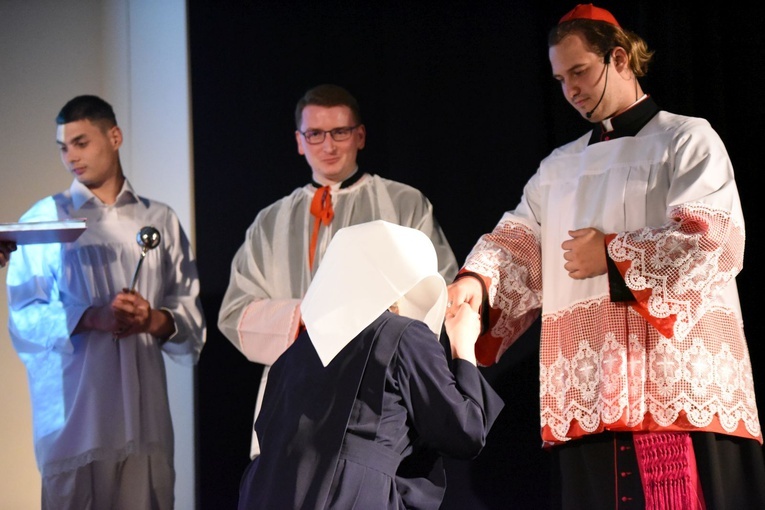 100 lat służebniczek w Brzesku - przedstawienie "Droga miłości"