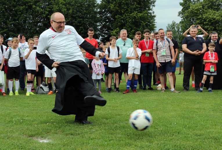 Łączy ich pasja do piłki, ale przede wszystkim ołtarz Chrystusa