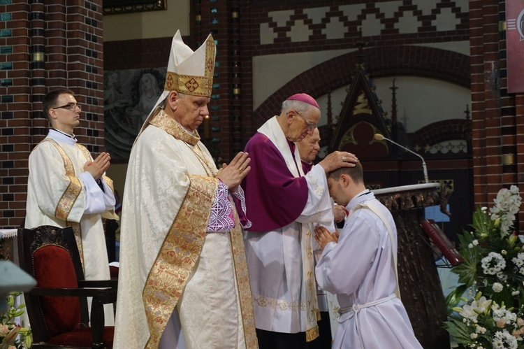 Święcenia kapłańskie w gliwickiej katedrze - cz. 1.