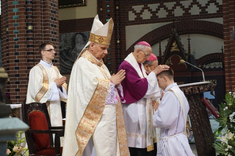 Święcenia kapłańskie w gliwickiej katedrze - cz. 1.