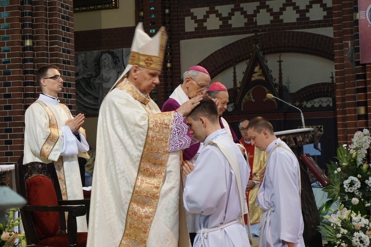 Święcenia kapłańskie w gliwickiej katedrze - cz. 1.