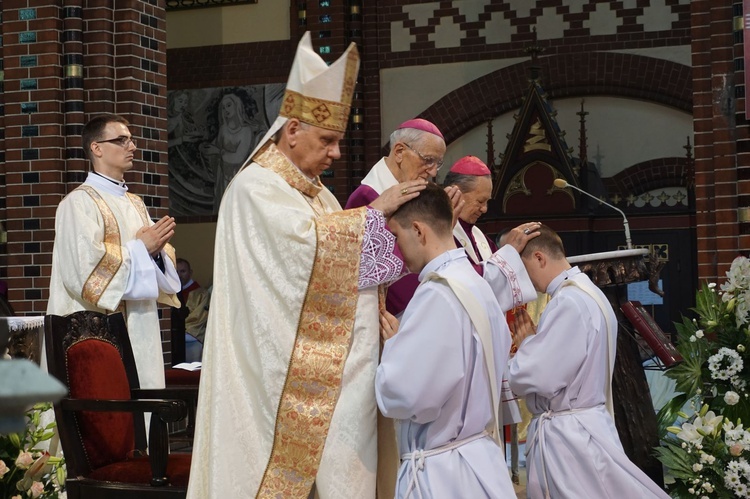 Święcenia kapłańskie w gliwickiej katedrze - cz. 1.