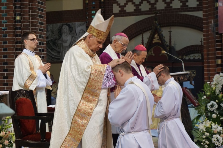 Święcenia kapłańskie w gliwickiej katedrze - cz. 1.