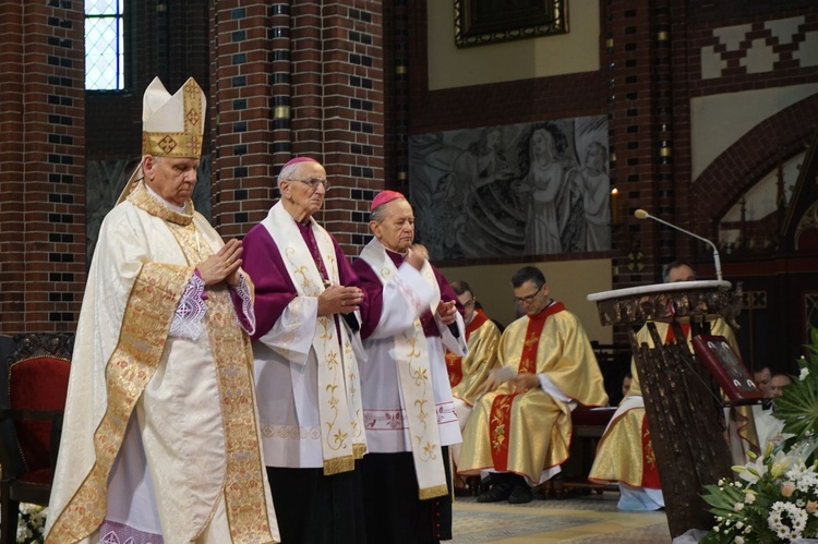 Święcenia kapłańskie w gliwickiej katedrze - cz. 1.