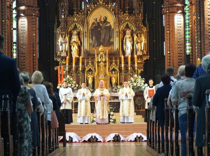 Święcenia kapłańskie w gliwickiej katedrze - cz. 1.