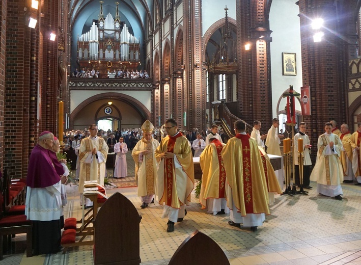 Święcenia kapłańskie w gliwickiej katedrze - cz. 1.