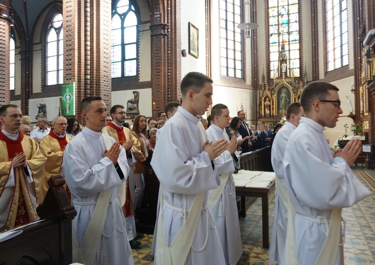 Święcenia kapłańskie w gliwickiej katedrze - cz. 1.