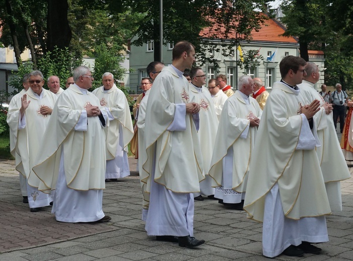 Święcenia kapłańskie w gliwickiej katedrze - cz. 1.