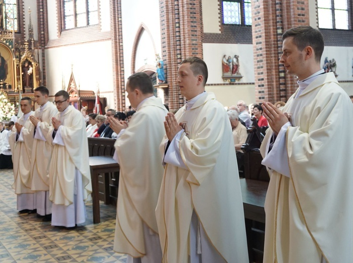 Święcenia kapłańskie w gliwickiej katedrze - cz. 2.