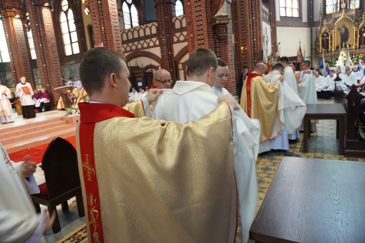 Święcenia kapłańskie w gliwickiej katedrze - cz. 2.