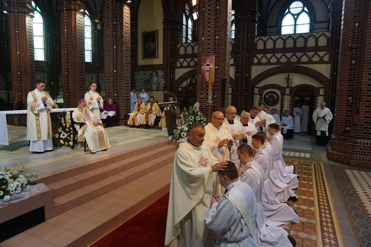 Święcenia kapłańskie w gliwickiej katedrze - cz. 2.