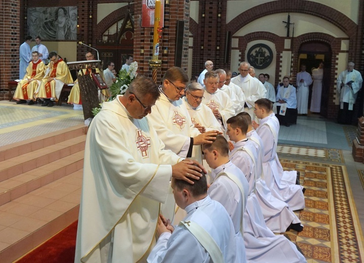 Święcenia kapłańskie w gliwickiej katedrze - cz. 2.