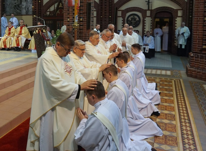 Święcenia kapłańskie w gliwickiej katedrze - cz. 2.