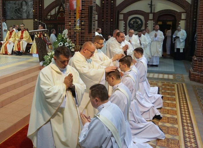 Święcenia kapłańskie w gliwickiej katedrze - cz. 2.