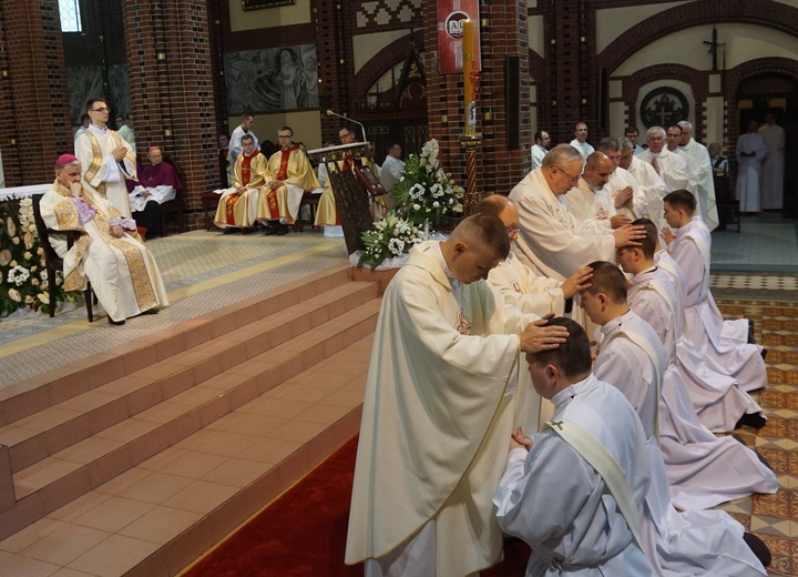 Święcenia kapłańskie w gliwickiej katedrze - cz. 2.