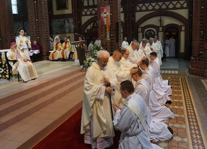 Święcenia kapłańskie w gliwickiej katedrze - cz. 2.