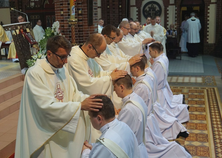 Święcenia kapłańskie w gliwickiej katedrze - cz. 2.