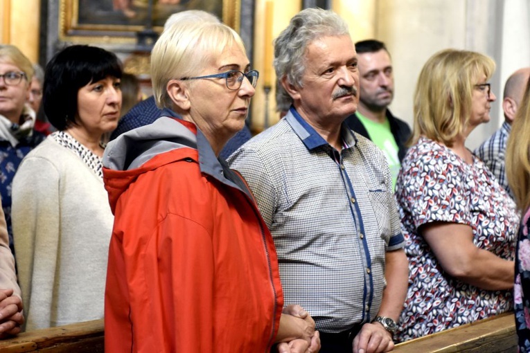 Jednym ze stałych elementów pielgrzymki jest ponowienie przysięgi małżeńskiej.