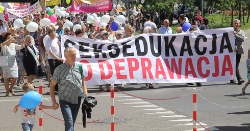 Seksedukacja to deprawacja. Kołobrzeski Marsz dla Życia i Rodziny