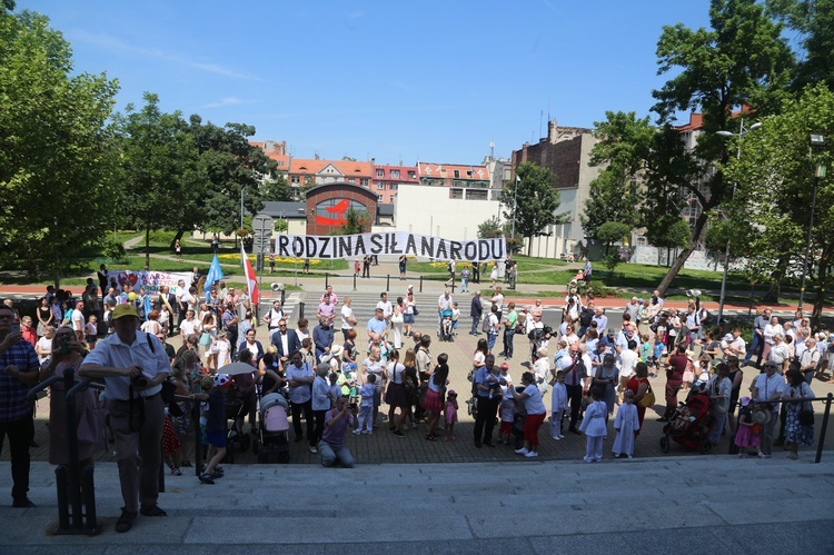 Marsz dla życia i rodziny w Katowicach 