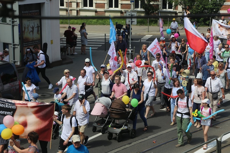 Marsz dla życia i rodziny w Katowicach 