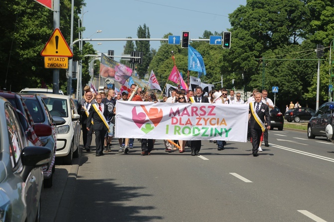 Marsz dla życia i rodziny w Katowicach 