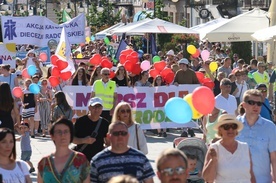 Marsz przeszedł od kościoła św. Jana na plac przy kościele garnizonowym.