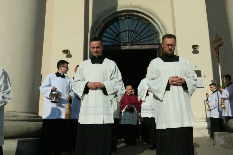 Rozpoczęły się uroczystości pogrzebowe abp Bolesława Pylaka