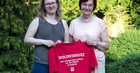 Emilia (z lewej) i Maria podkreślają, że wolontariat opiekuńczy to wymagająca, ale piękna posługa.