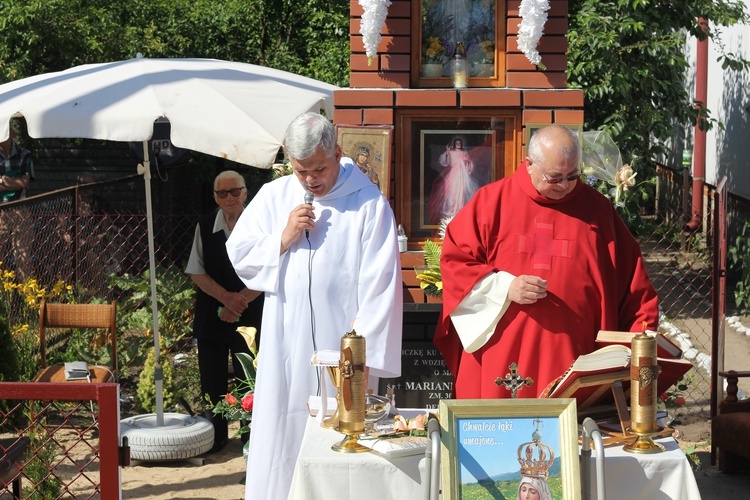 Poświęcenie kapliczki w Albinowie