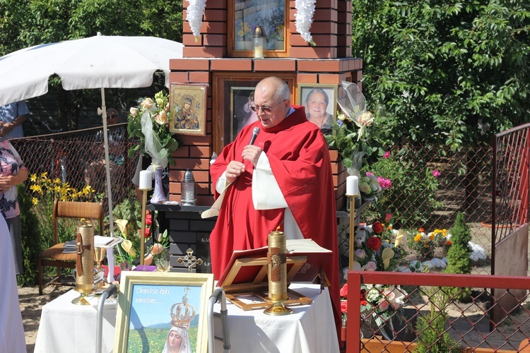 Poświęcenie kapliczki w Albinowie