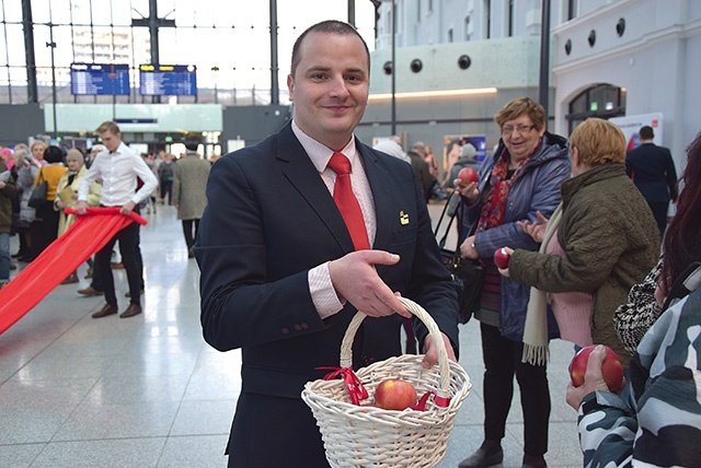 Podczas wydarzeń przedstawiciele przewoźnika osobiście dbają o podróżnych, mieszkańców i gości.